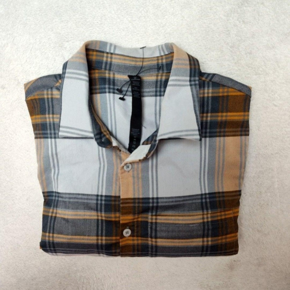 Lululemon Shirt Mens M Gray Plaid Button-Up Stretch Polyester Long Sleeve Work